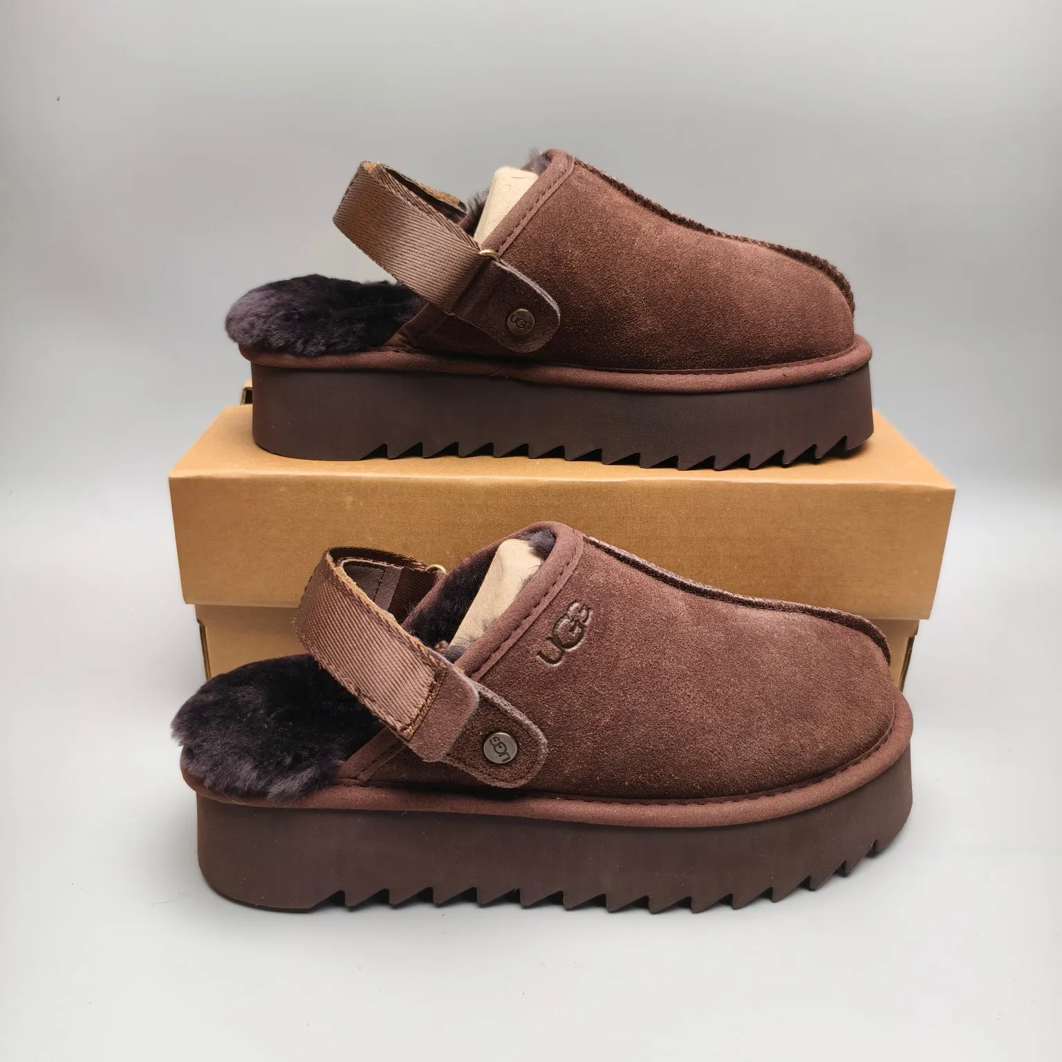 💰440 UGG sheepskin all-in-one snow boots 6734 thick-soled magic buckle dual-purpose slippers Color: Maroon Black Chocolate Matching code: 35-40